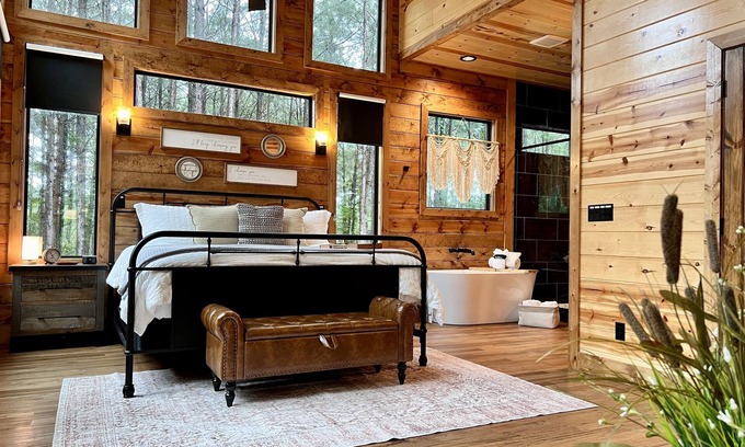 Pickens Cabina | Weekend in the Woods: The Perfect Romantic Getaway