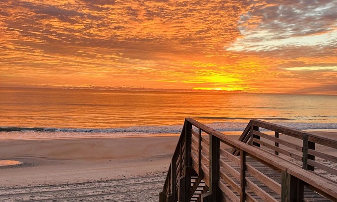 McCutcheon Field Condominio | Weekend Seaclusion, Linens, Snacks & Sea Included