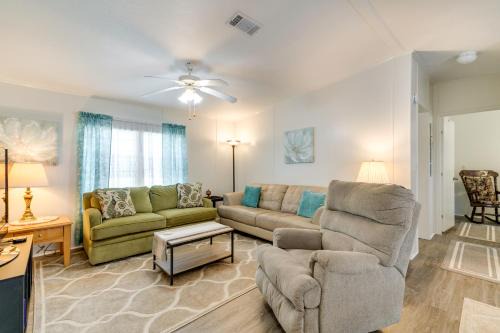 Brooksville Casa | Weeki Wachee Vacation Rental about 13 Mi to the Ocean!