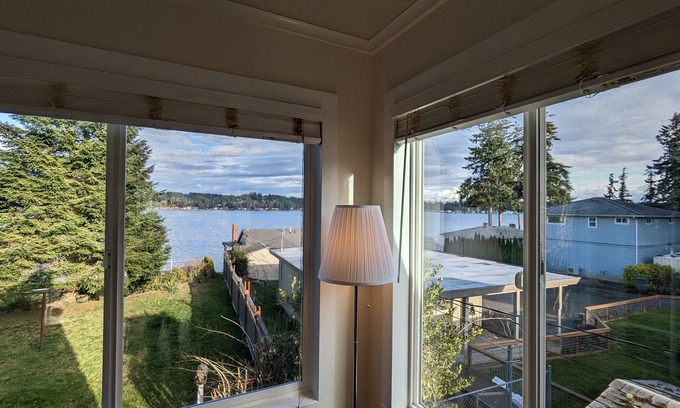 Erlands Point-Kitsap Lake Casa | Weekly and Monthly Discounts! Whole Home With Beach Access.