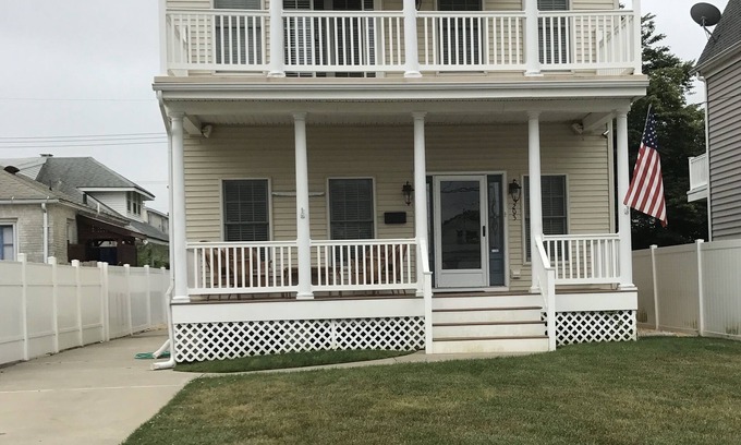 Lake Como Casa | Weekly summer rental 1 block from beach with beach locker