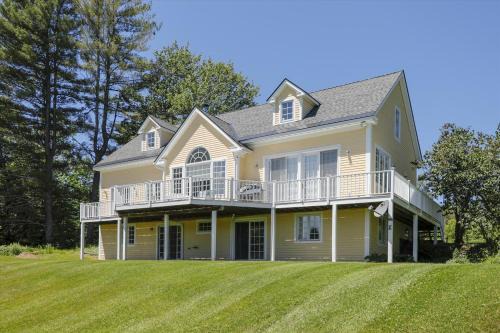 Stowe Area Casa | Weeks Hill: 5 br, fireplace, a/c, deck, views