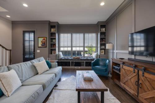 South Nashville Casa | WeHo Indie Villa 3 Bedroom 3 Bath Just 1.3 Miles to Geodis