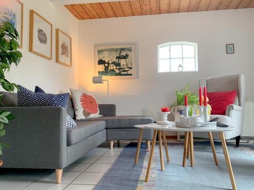 Osterhever Casa | Weiße Reetdachkate