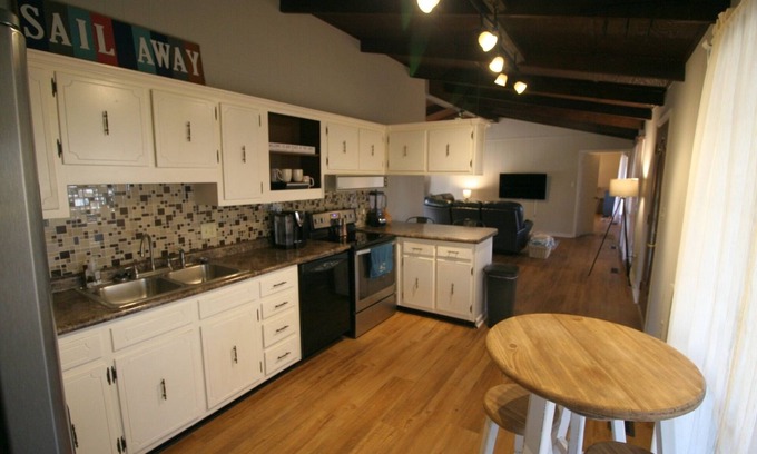 Centre Casa | Weiss Lake Site-Built Home on Seasonal Water with Boat Ramp and Private Dock