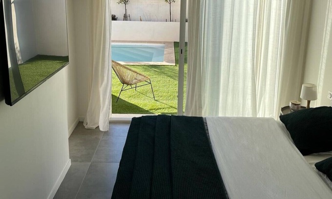 Chateauneuf-les-Martigues Casa | Welcome to our charming suite with its own private pool!