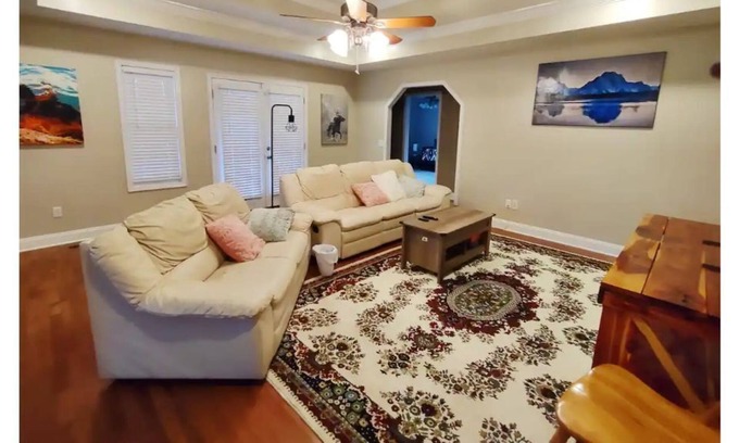 Cullman Casa | Welcome! Calm, Comfortable home NOT on busy Smith Lake (but close!)