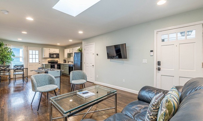 West End Casa | Welcome Home! 2BR with Driveway