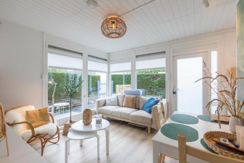 Zoutelande Casa | Welcome in - Vakantiewoning Noordendolfer 2-49, Tuin met zonnig terras, fietsenstalling, parkeerplaats, dichtbij zee en strand