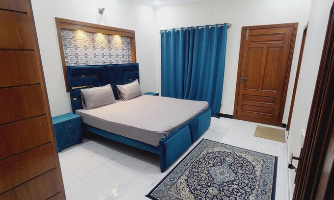 Islamabad Cabina | Welcome Lodges... Cozy 2-bedroom lodge with WiFi and AC in delightful Islamabad