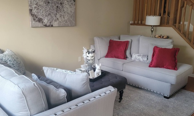 Summit Station Condominio | WELCOME!! Easy living with comfy style.