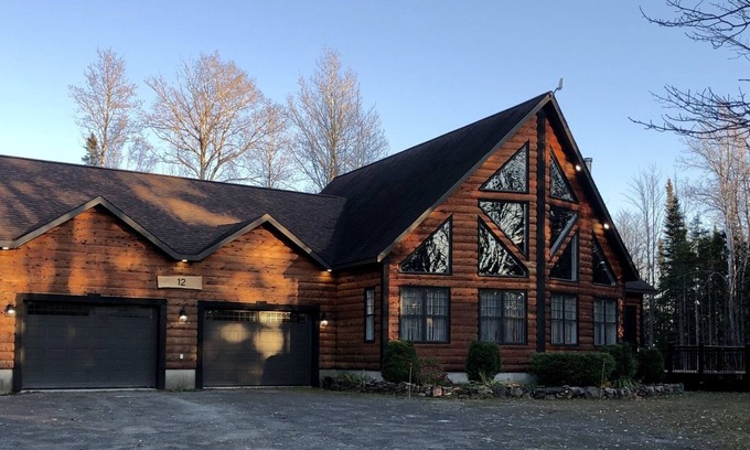 Saint Quentin Cabina | Welcome to Appalachian Lodge! Luxurious cabin situated on a beautiful property