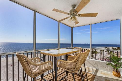Fort Myers Beach Apartamento | Welcome to Beach Villa's # 606 Vacation Rental - 250 Estero Blvd condo