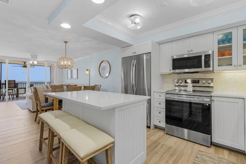 Fort Myers Beach Apartamento | Welcome to Beach Villa's # 603 Vacation Rental - 250 Estero Blvd condo