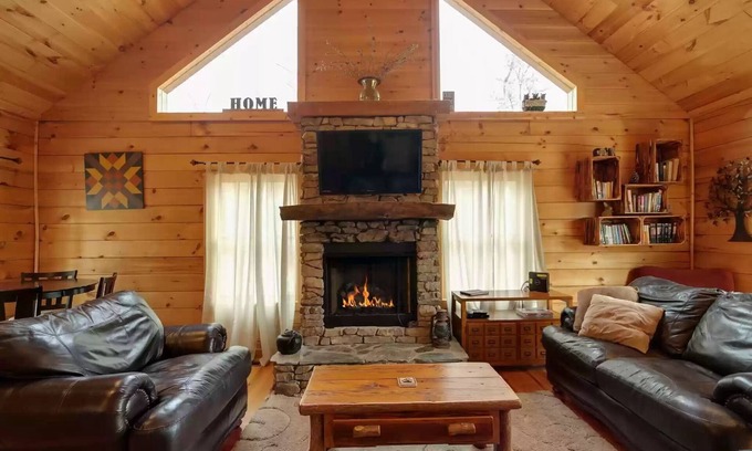 Lake Lure Cabina | Welcome to Bearfoot Cabin