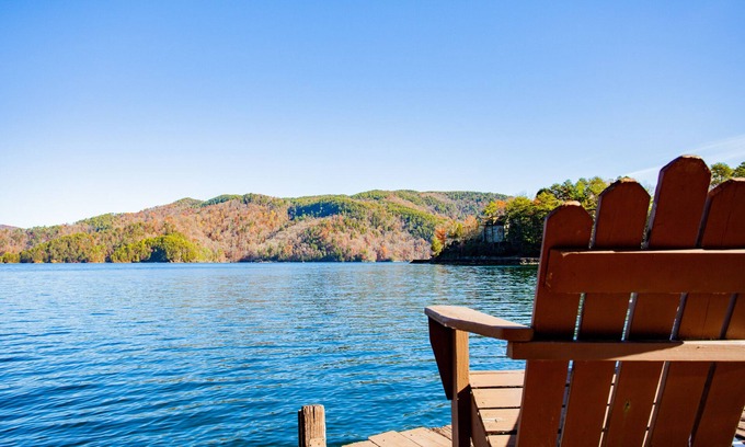Salem Casa | Welcome to Black Bear Lodge at beautiful Lake Jocassee!