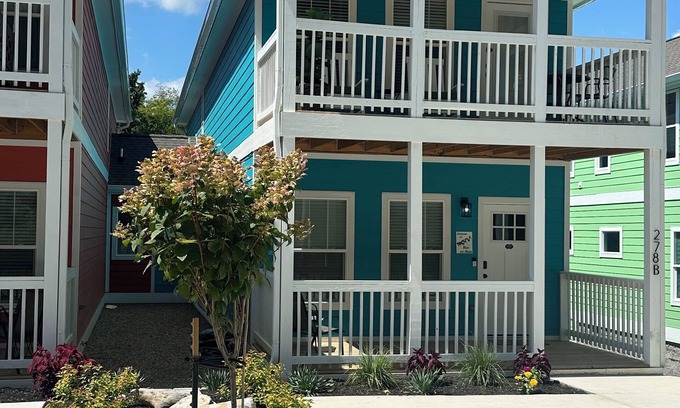 Dandridge Casa | Welcome to Blue On Main! 3 bdrm house steps away from Main Street & Douglas Lake