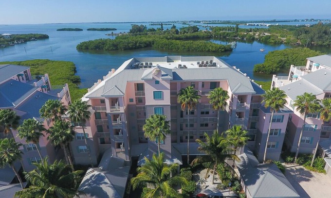 Placida Condominio | ¡Bienvenido a Boca Breeze! ¡Vista del puerto! Al lado de Boca Grande y Rotonda West.