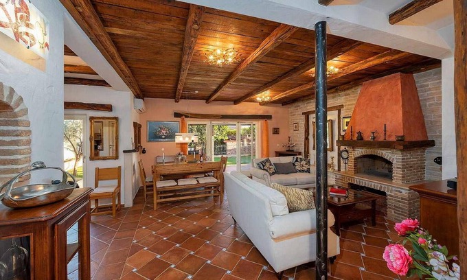 Labinci Casa | Welcome to Casa Vivo, a charming retreat in the quiet village of Labinci near Pore.