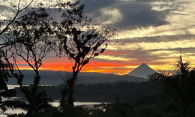 Tronadora Apartamento | Welcome to Casa Blanca guest studio at Vistas Del Lago on Lake Arenal
