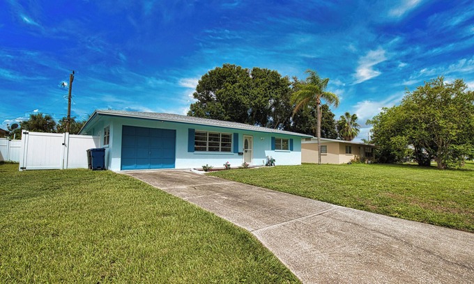 South Bradenton Casa | Welcome to Casa Milly! A Charming 2-bedroom house with AC, WiFi in Bradenton