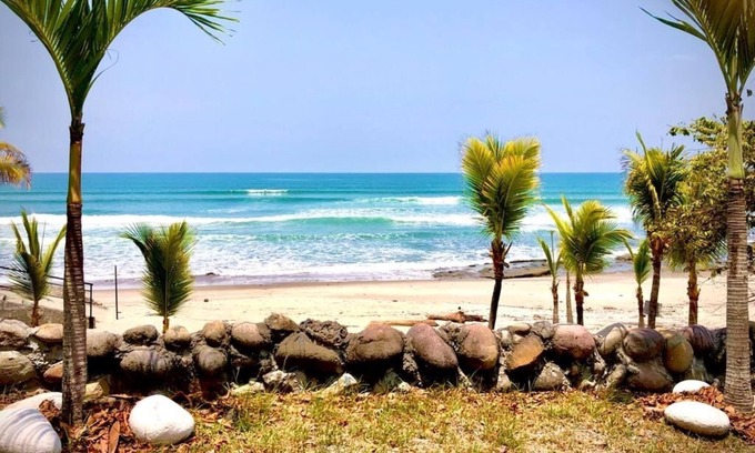 Boca Corona Apartamento | Welcome to Casa Pintada - Your Tropical Escape by the Beach!