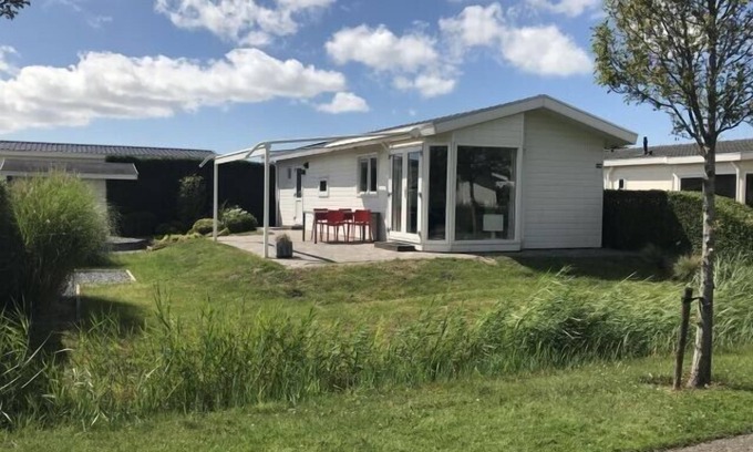 Breskens Casa | "Welcome to Chalet Huis Joschi: your dream vacation by the North Sea!"