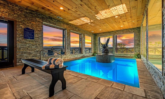 Gatlinburg - Pigeon Forge Cabina | Welcome to Eagle Summit National Park Lodge. Luxury Pool Cabin!