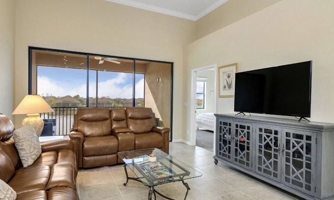 Naples Condominio | Welcome to Esplanade Golf & Country Club. Five star resort style living