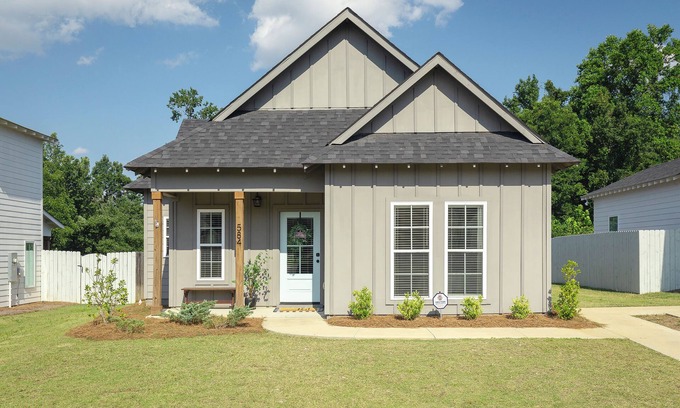 Auburn Cabaña | Welcome to Gray Cottage at Auburn!