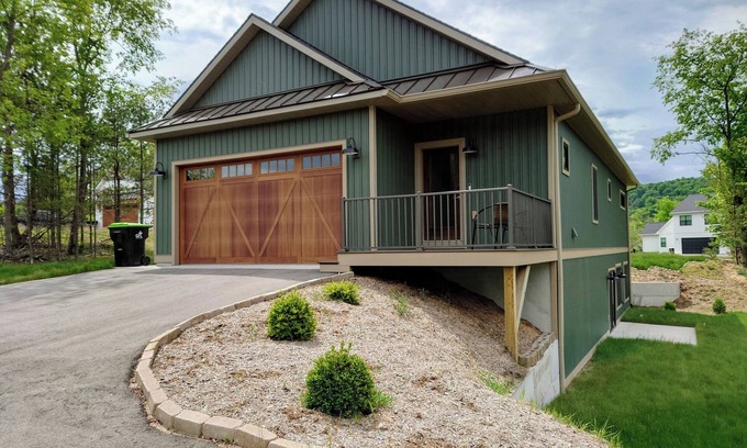 Empire Casa | Welcome to Green Pastures, a new luxury home in the village of Empire.
