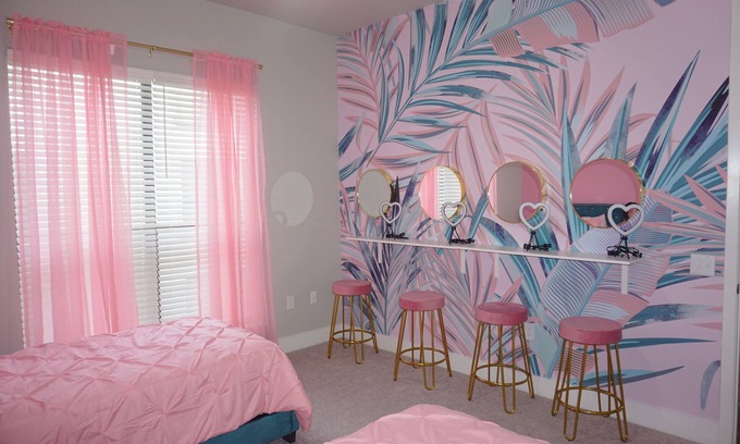 Energy Corridor Apartamento | Welcome to Gurl World Pink 2 bdr Loft