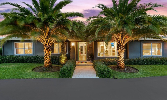 South Corals Casa | Welcome to Happy Daze, A Centrally Located Tropical Pool Home!!!