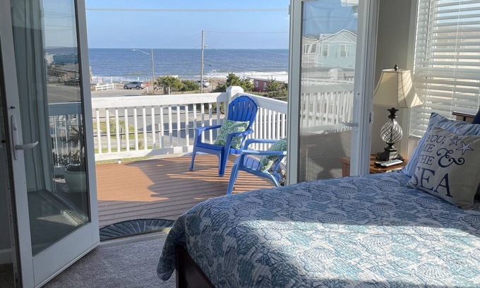 Kure Beach Casa | Vista al mar, a 1/2 cuadra de la playa!