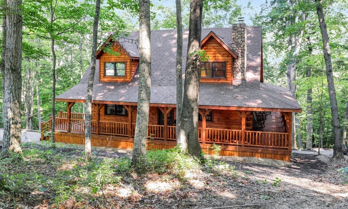 Logan Cabina | Welcome to Heaven in the beautiful Hocking Hills!