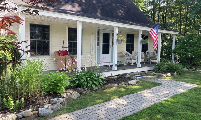 Kennebunk Casa | Welcome to Kennebunk! Walk to town, bike to beaches, kid friendly!