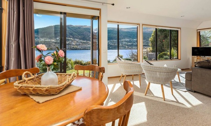 Kelvin Heights Cabaña | Welcome to Lakefront Cottage