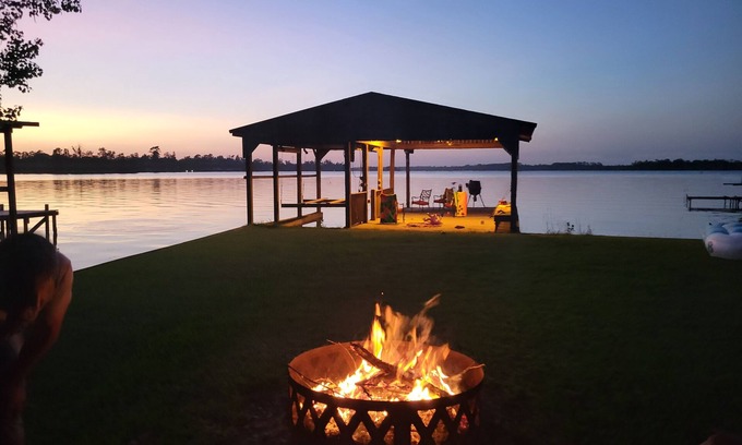 Dry Creek Casa | Welcome to Maison de Couillon! Beautiful lake house on serene Bundick Lake!