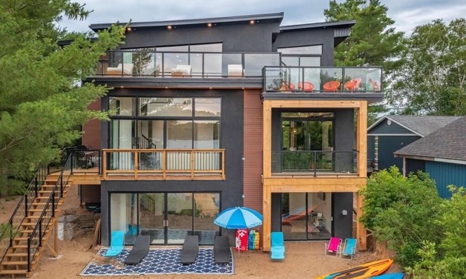 South River Casa | Welcome to 'Malibu in Muskoka' Luxury Cottage on Beautiful Forest Lake🌴🎣 🏖️