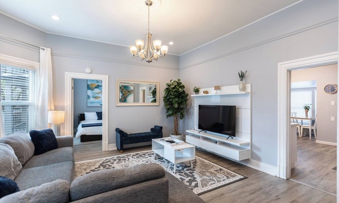 Downtown Sacramento Casa | Welcome to Mansion Flats Majestic - Sacramento Convention Center accommodation
