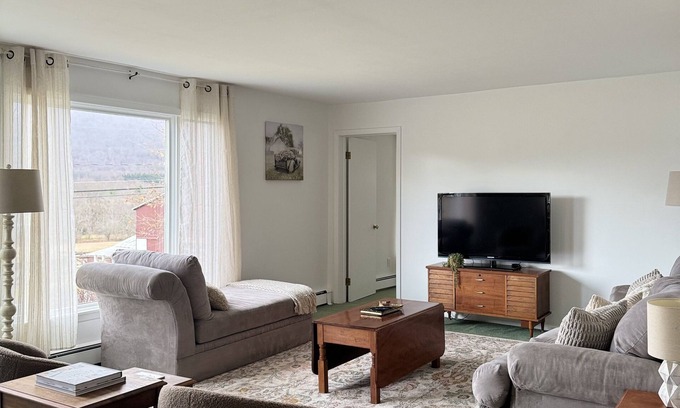 Stamford Otro | Welcome to Marion Manor: French Country Farmhouse in the Heart of the Catskills!
