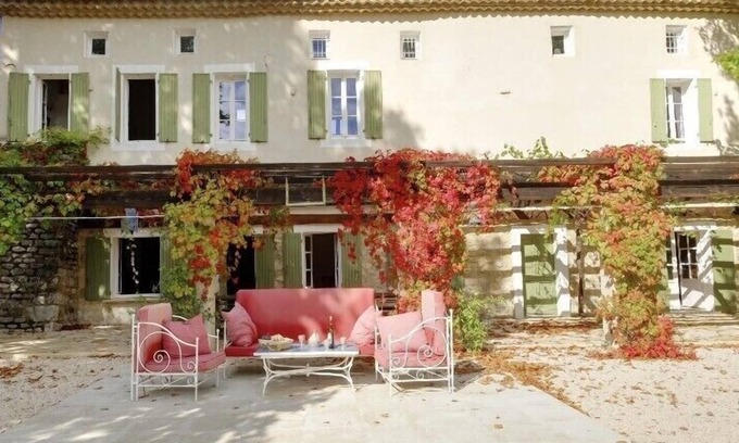 Vallerargues Casa | Welcome to Mas Cabanne, where tranquillity meets traditional French elegance.
