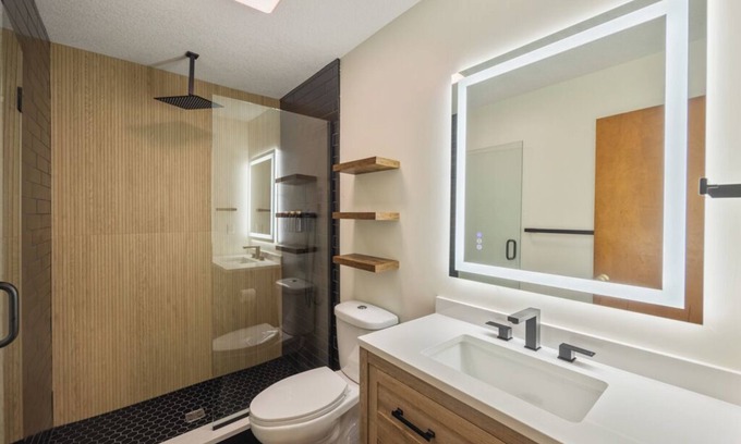 Des Moines Casa | Welcome to Momo's Place. Charming 3 Bedroom, 1Bathroom with Modern Upgrades