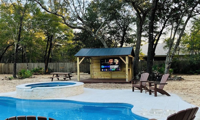 Navarre Casa | Welcome to Mossy Cove!