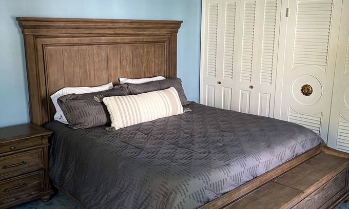 Wilmington Casa | Welcome to our charming mid-century capecod, located in the heart of Wilmington
