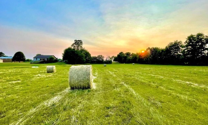 Cartersburg Otro | Welcome to our charming Hobbit’s Shire! Nestled in the countryside.