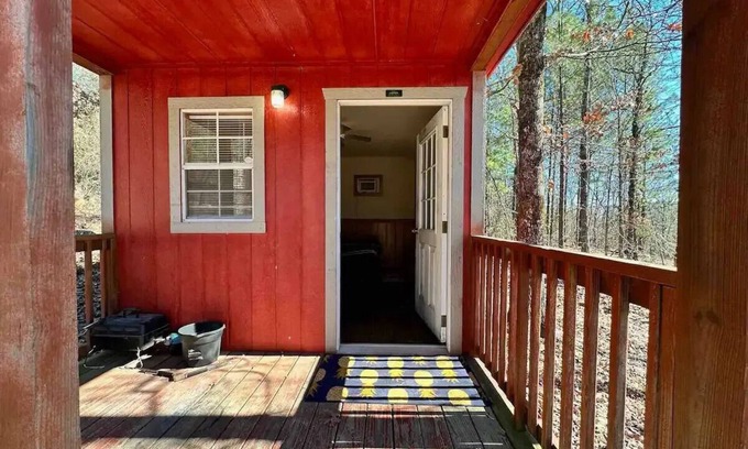 Edgemont Cabina | Welcome to our charming tiny house cabin at Blue Clouds Resort!