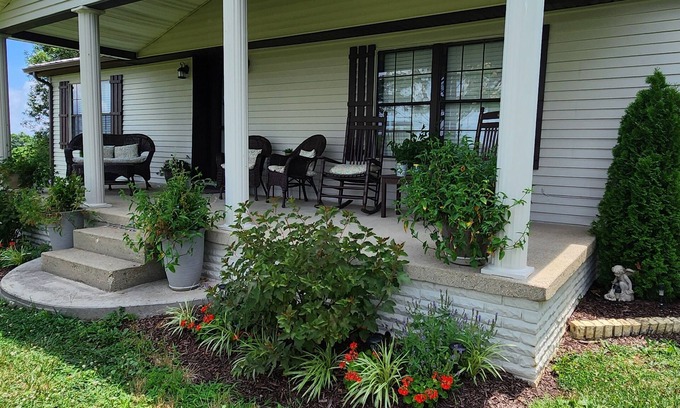 Corinth Otro | Welcome to our charming farmhouse retreat nestled in the Kentucky countryside.