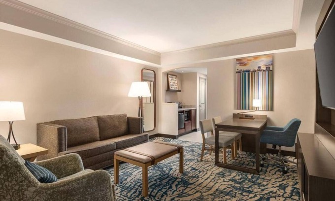 Downtown Tampa Apartamento | Welcome to our exquisite hotel, where luxury meets comfort .