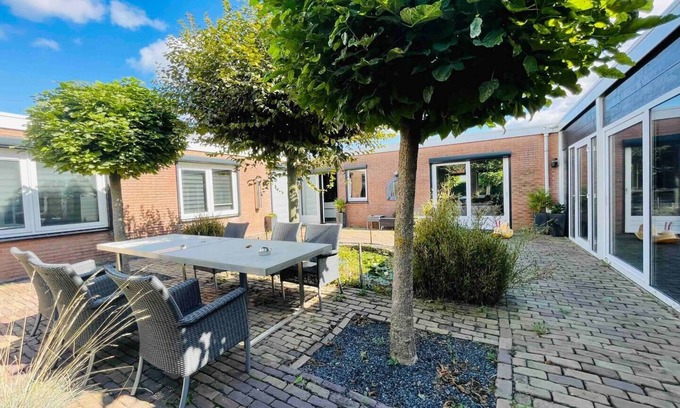 Municipality of Tilburg Villa | Bienvenido a nuestro moderno bungalow, perfecto para una estancia relajante para hasta seis personas